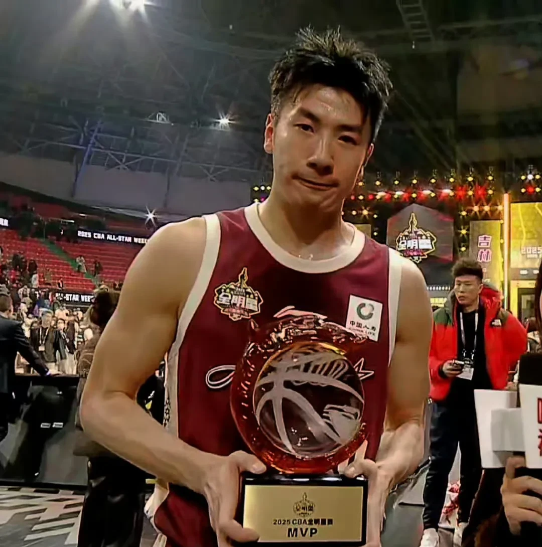 开云官方-赛地聚焦——全明星赛清晨热度飙升，费城76人再遭质疑，气氛紧张，数据趋势出现新变化的简单介绍