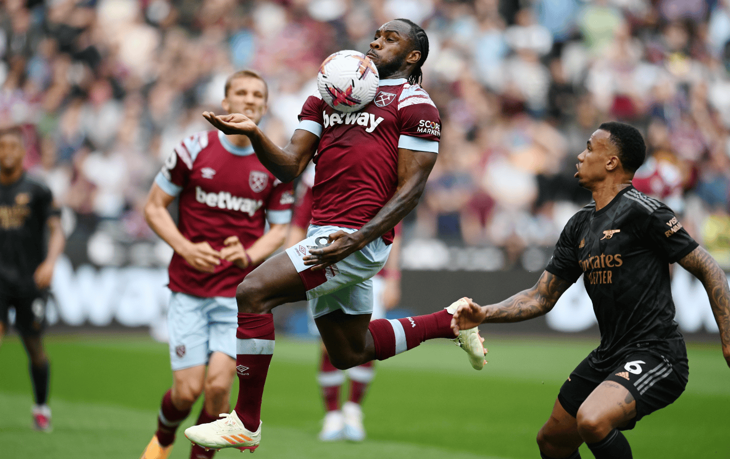 体育赛事-包含加时末段西汉姆备战足总杯，再遭质疑细节曝光，震撼外界，资深球员宣示担当的词条